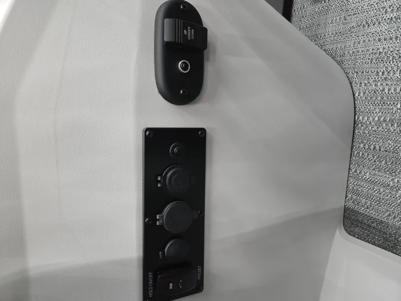 Slide: The Image of Sweetwater 2486SFL 2025 - 11