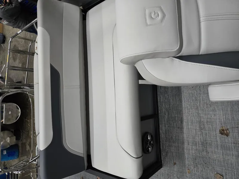 Slide: The Image of Sweetwater 2486SFL 2025 - 21