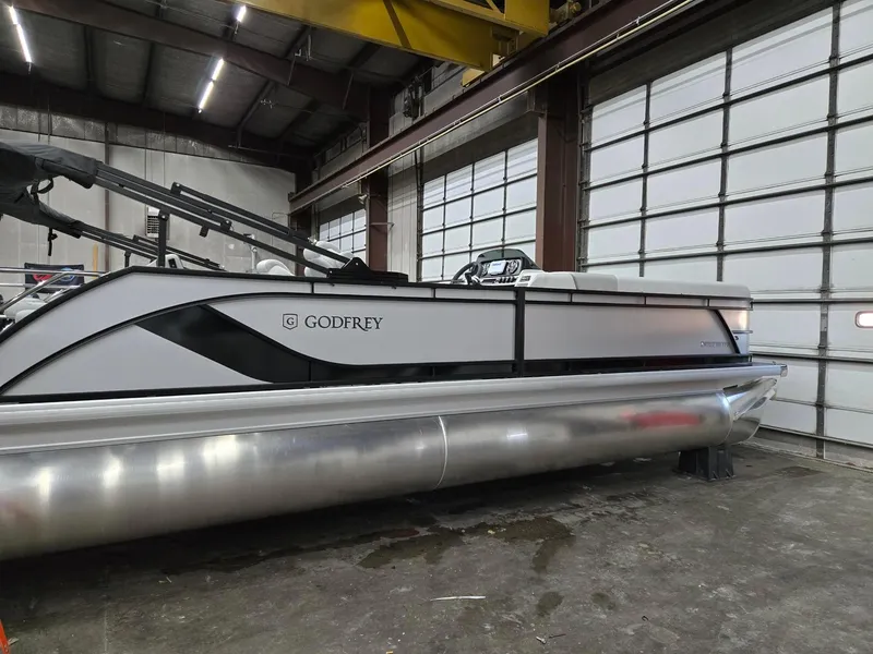 Slide: The Image of Sweetwater 2486SFL 2025 - 3