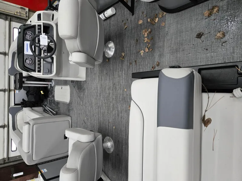 Slide: The Image of Sweetwater 2486SFL 2025 - 5