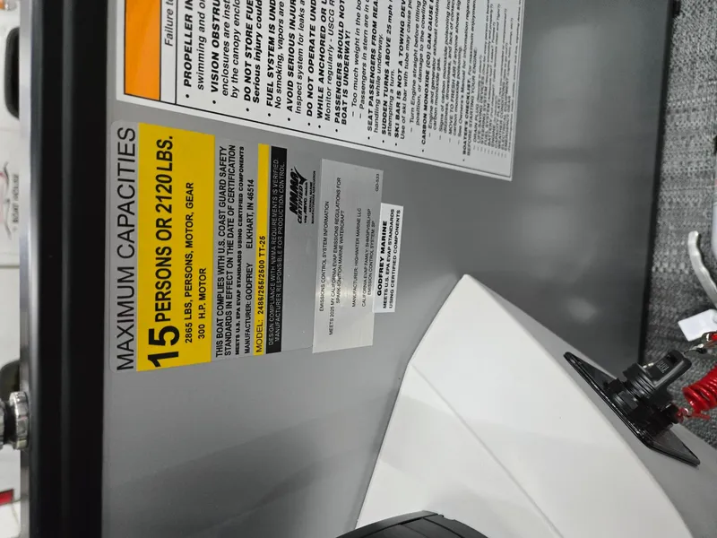 Slide: The Image of Sweetwater 2486SFL 2025 - 7