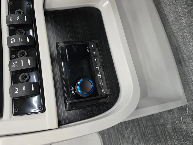 Slide: The Image of Sweetwater 2486SFL 2025 - 8