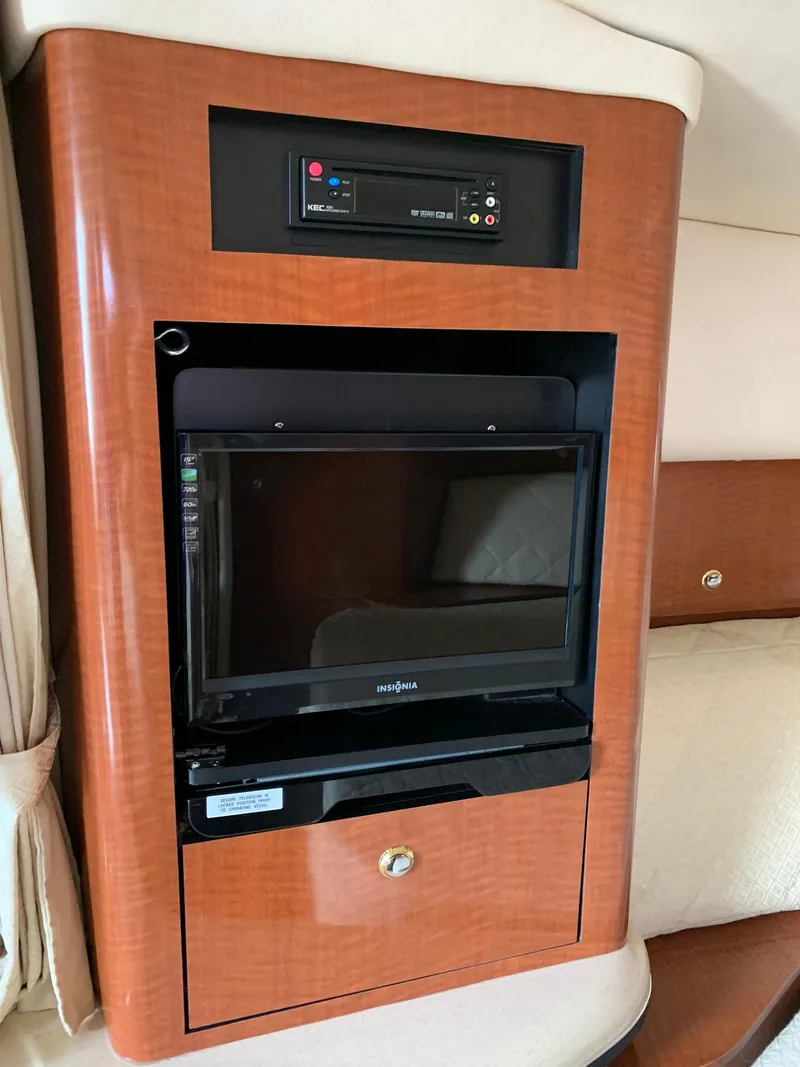 Slide: The Image of 2004 Sea Ray 320 Sundancer interior with TV and entertainment system. - 17