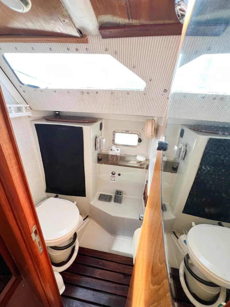 Slide: The Image of Interior of Jeanneau Voyage 11.20 yacht, year 1989. - 32