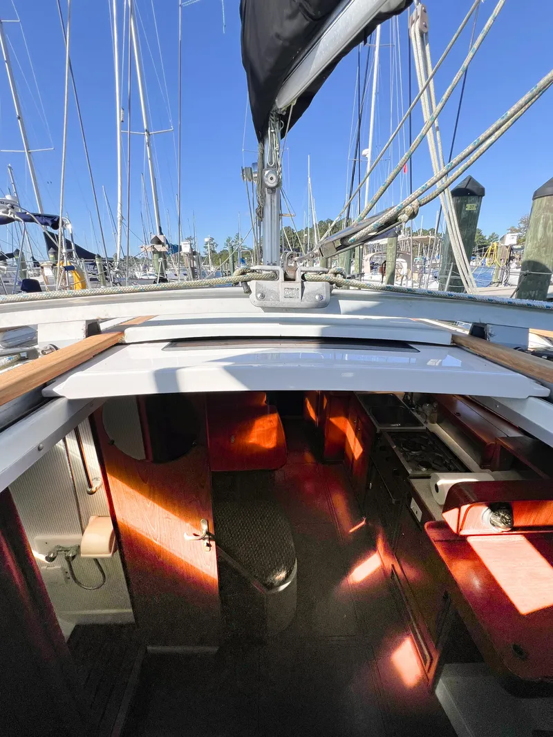 Slide: The Image of Interior view of Jeanneau Voyage 11.20 yacht, built in 1989. - 42