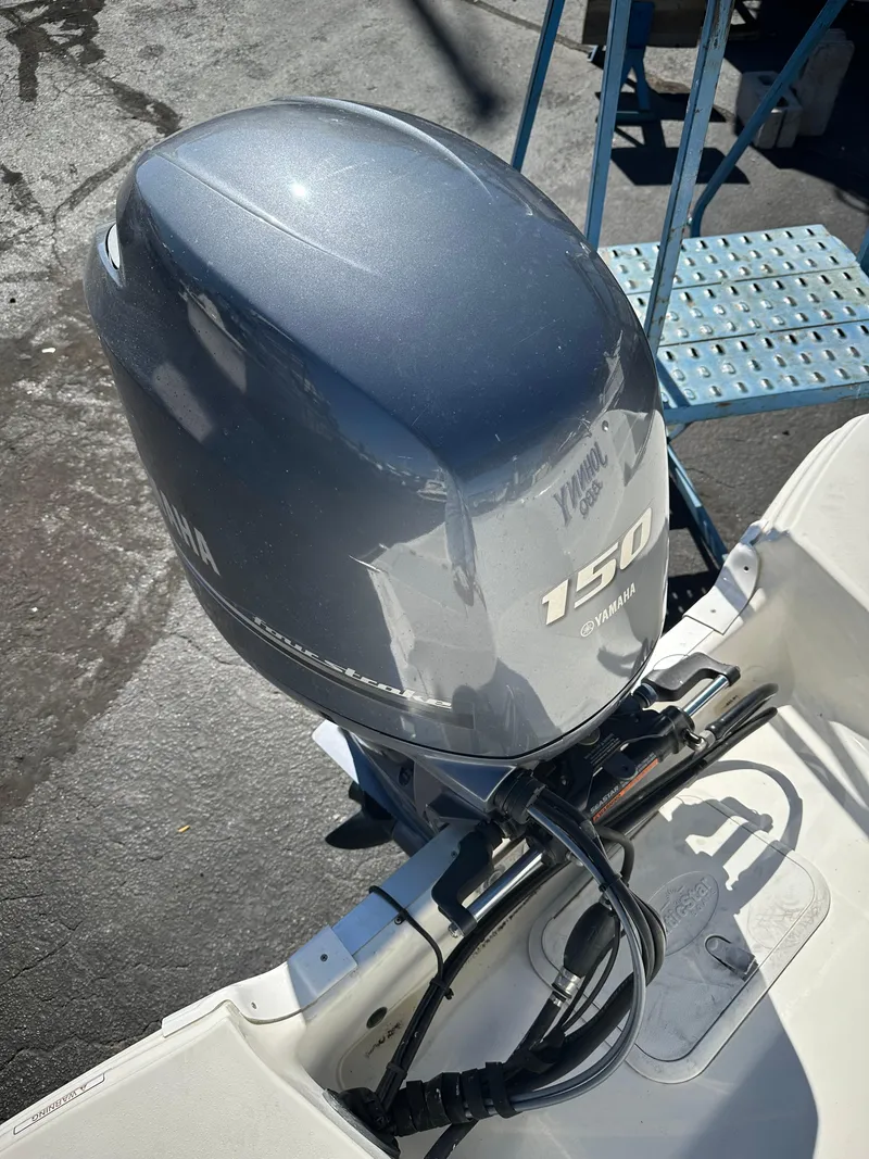 Slide: The Image of 2014 NauticStar 223DC Sport Deck with Yamaha 150 outboard motor. - 9