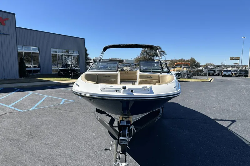 Slide: The Image of Sea Ray SPX 230 2024 - 2