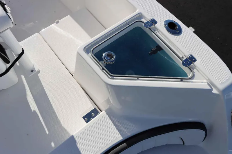 Slide: The Image of Yamaha Boats 2025 model 222 FSH Sport, featuring sleek white deck design. - 7