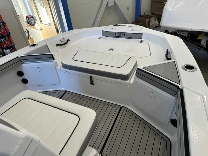 Slide: The Image of Yamaha 195 FSH Sport 2025 - 8