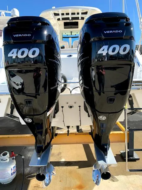 Slide: The Image of Twin 400 Verado engines on a 2020 Boston Whaler 280 Outrage boat. - 9