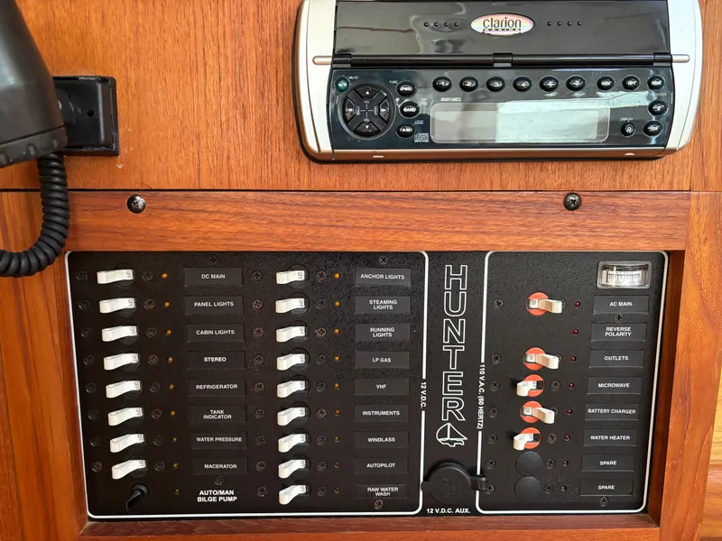 Slide: The Image of Hunter 320 2001 - 57