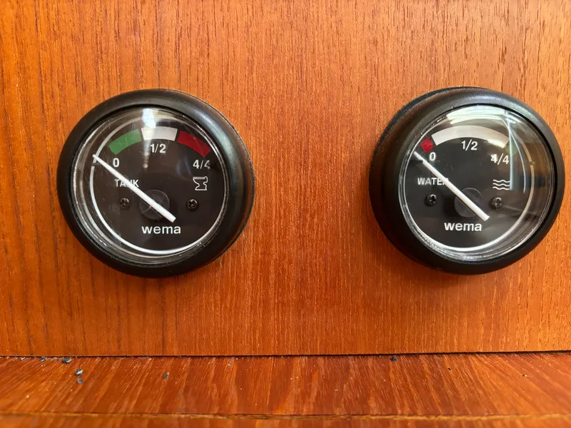 Slide: The Image of Hunter 320 2001 - 58