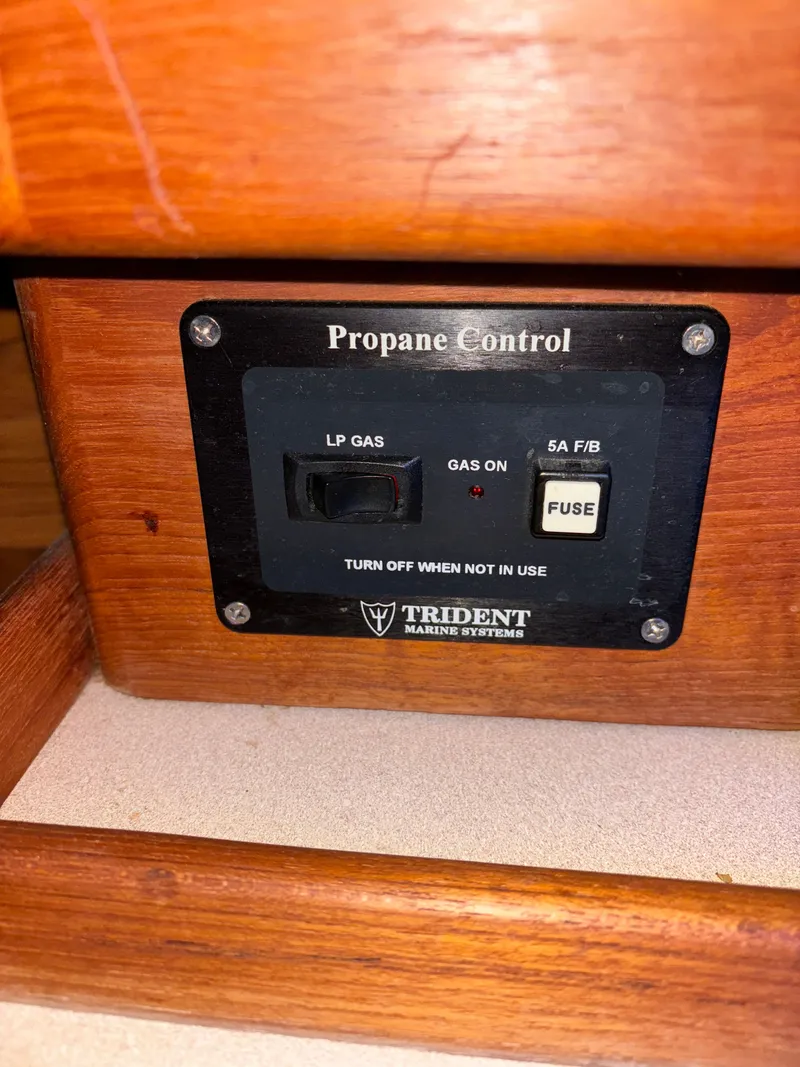 Slide: The Image of Hunter 320 2001 - 83