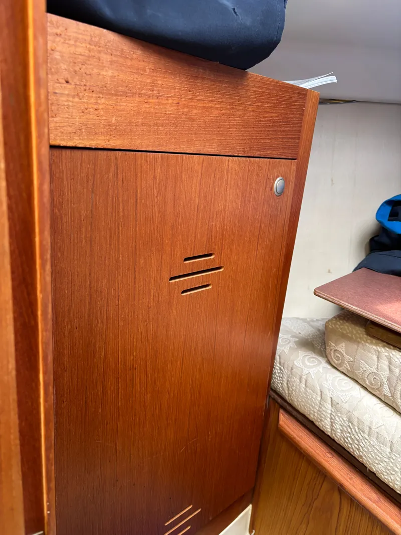 Slide: The Image of Hunter 320 2001 - 85