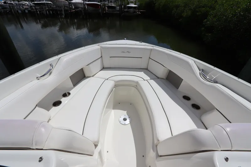 Slide: The Image of Interior view of 2009 Sea Ray 270 Select EX boat. - 32