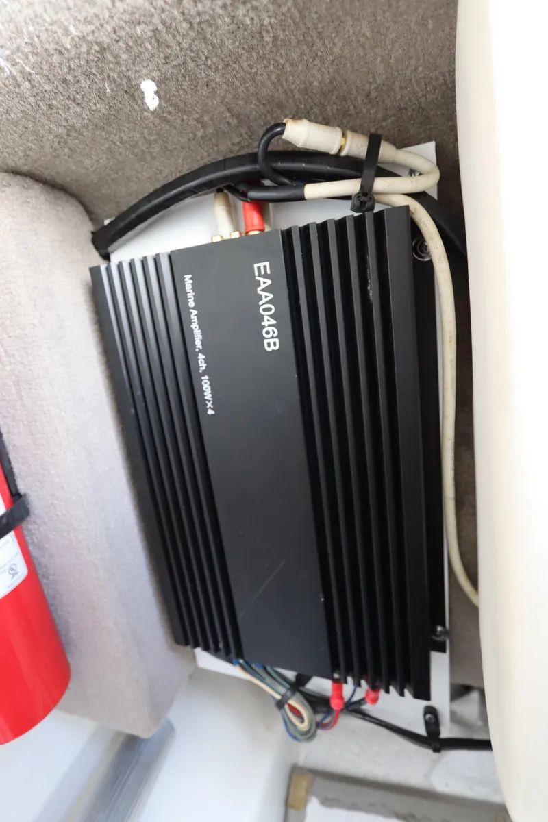 Slide: The Image of Amplifier in 2009 Sea Ray 270 Select EX boat. - 41