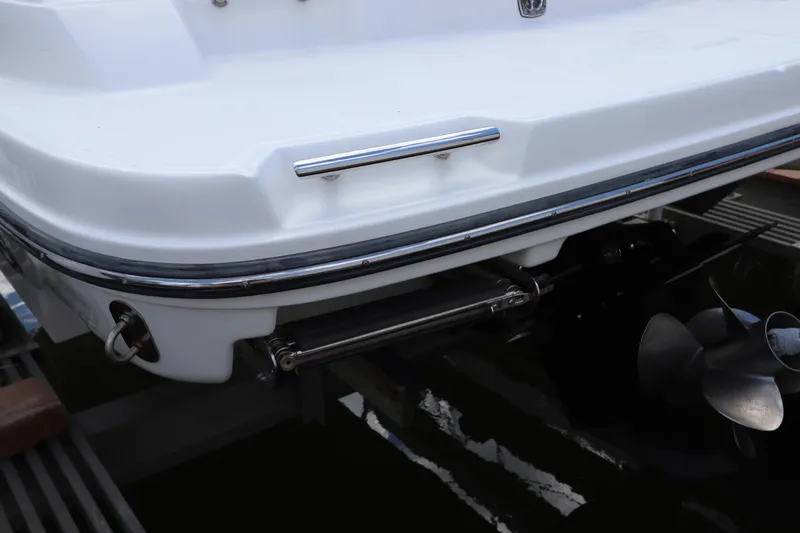 Slide: The Image of Rear view of a 2009 Sea Ray 270 Select EX boat at dock. - 7