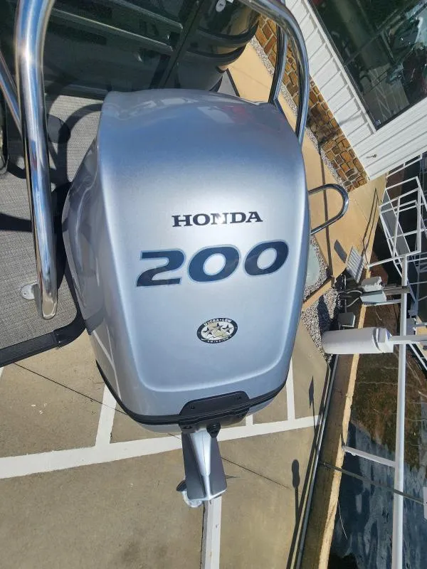Slide: The Image of Silver Honda 200 outboard motor on 2024 Sylvan Mirage X3 boat. - 13