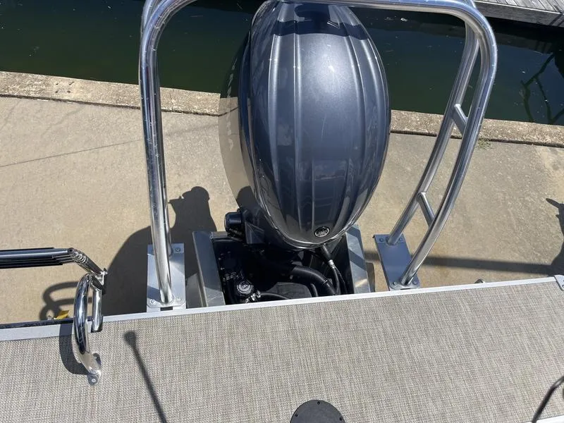 Slide: The Image of 2024 Sylvan Mirage 8524 LZ boat engine at dockside. - 16