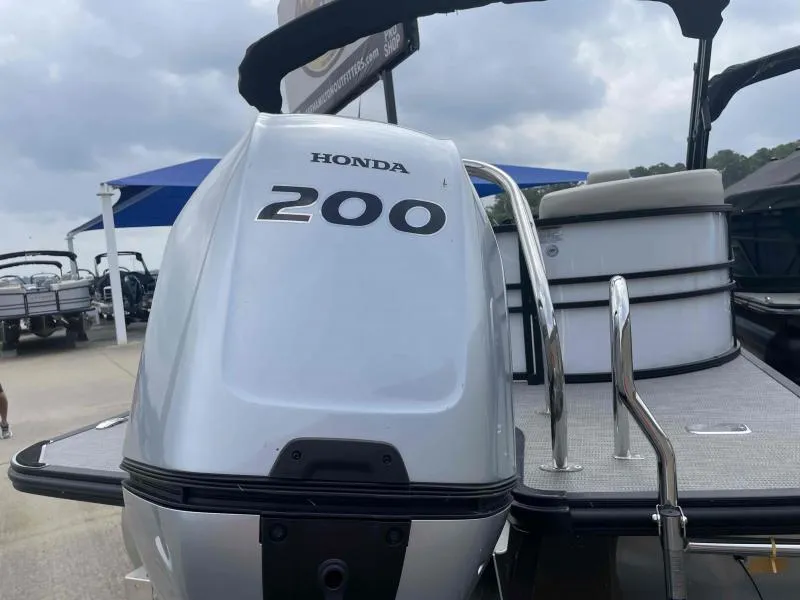 Slide: The Image of Sylvan Mirage X5 2024 - 4