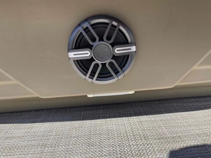 Slide: The Image of Sylvan Mirage 8524 LZ 2024 - 10