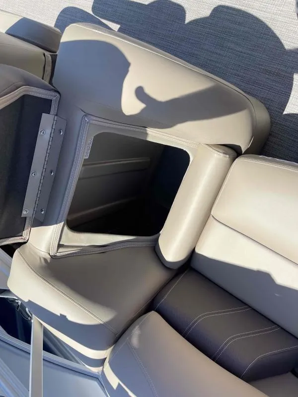 Slide: The Image of Sylvan Mirage 8524 LZ 2024 - 12