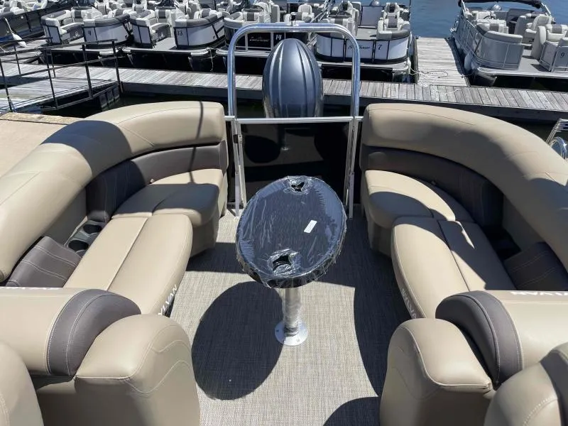 Slide: The Image of Sylvan Mirage 8524 LZ 2024 - 14