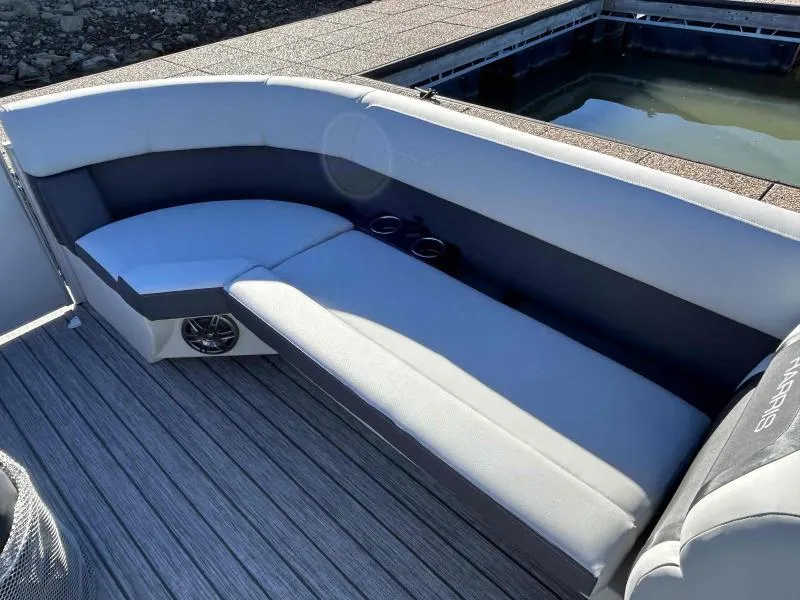 Slide: The Image of Harris HCX 23 CRUISER 230 2024 - 11