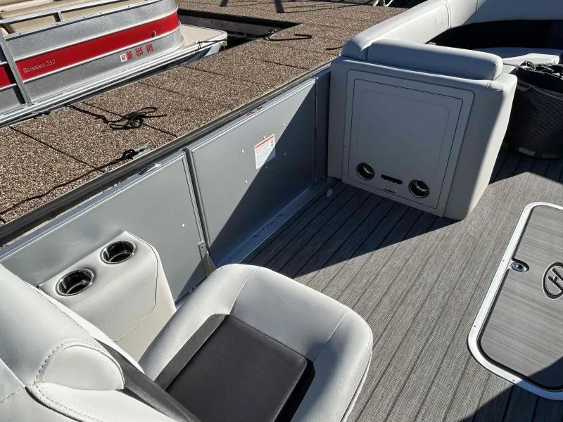 Slide: The Image of Harris HCX 23 CRUISER 230 2024 - 12