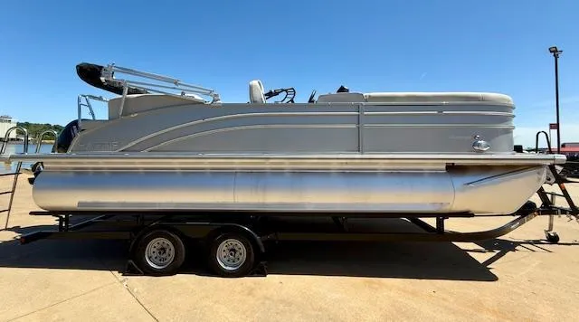 Slide: The Image of Harris HCX 23 CRUISER 230 2024 - 13