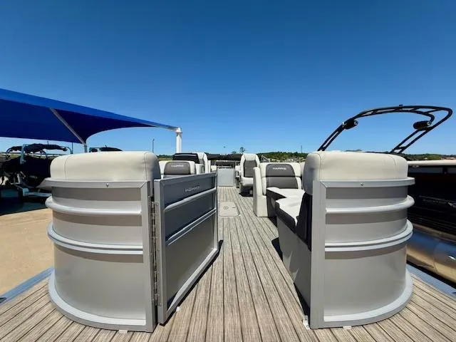 Slide: The Image of Harris HCX 23 CRUISER 230 2024 - 17