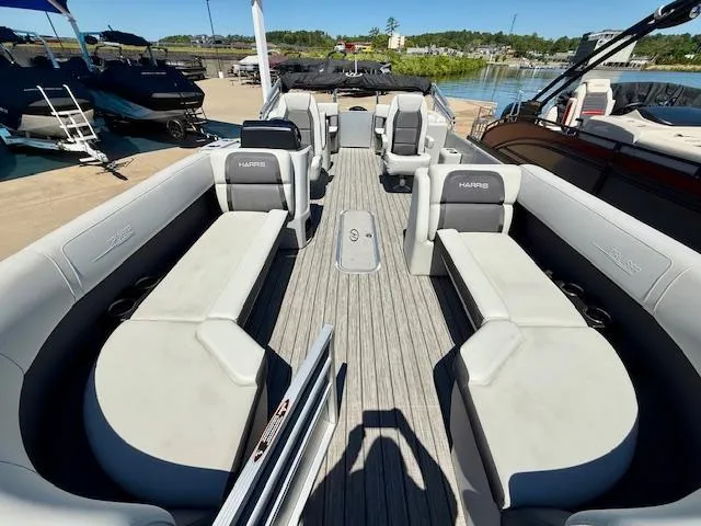 Slide: The Image of Harris HCX 23 CRUISER 230 2024 - 18