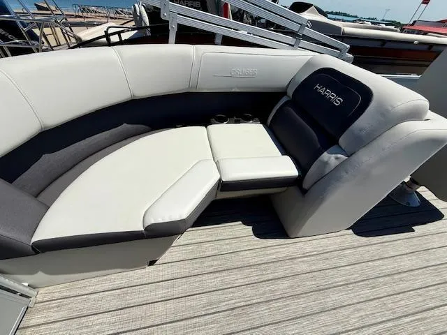 Slide: The Image of Harris HCX 23 CRUISER 230 2024 - 22