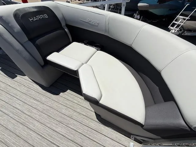 Slide: The Image of Harris HCX 23 CRUISER 230 2024 - 23