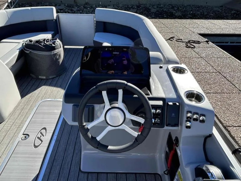 Slide: The Image of Harris HCX 23 CRUISER 230 2024 - 9