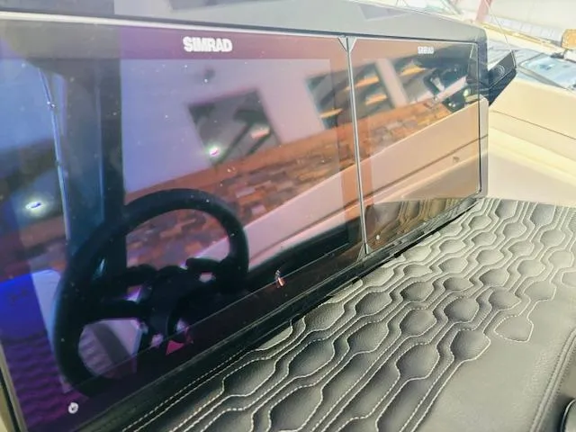 Slide: The Image of Harris CROWNE 250 2024 - 12