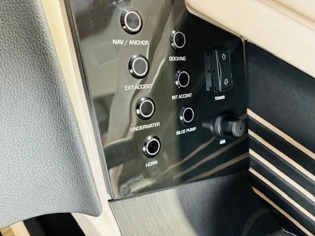 Slide: The Image of Harris CROWNE 250 2024 - 13