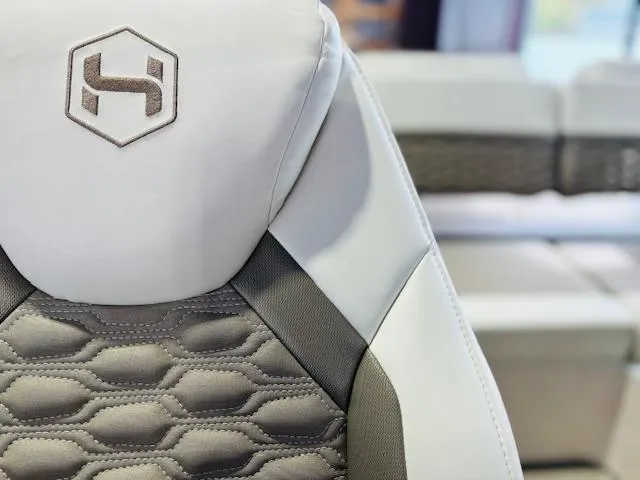 Slide: The Image of Harris CROWNE 250 2024 - 16