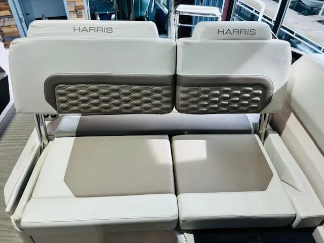 Slide: The Image of Harris CROWNE 250 2024 - 19