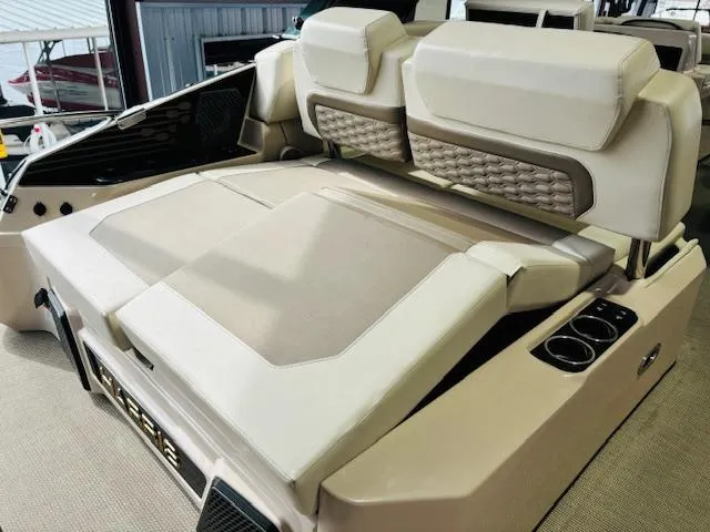 Slide: The Image of Harris CROWNE 250 2024 - 20