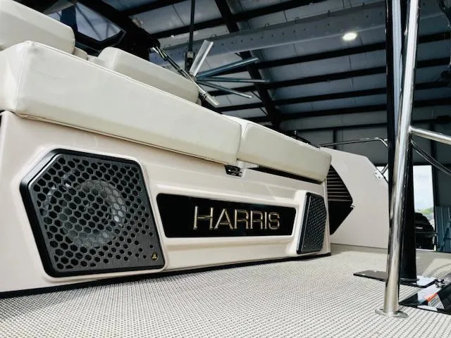 Slide: The Image of Harris CROWNE 250 2024 - 21