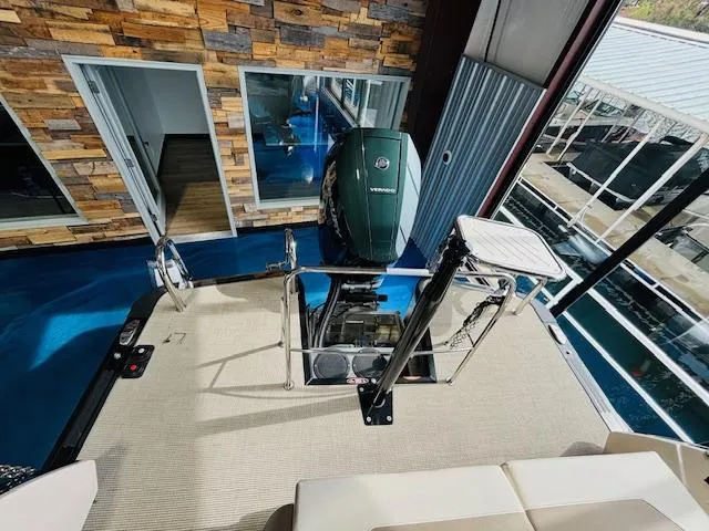 Slide: The Image of Harris CROWNE 250 2024 - 22