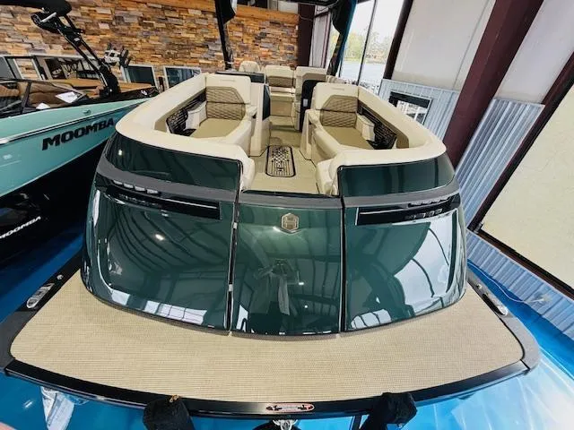 Slide: The Image of Harris CROWNE 250 2024 - 3