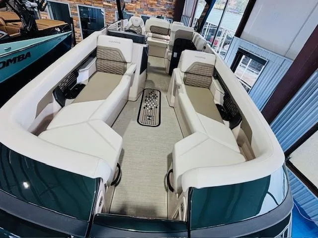 Slide: The Image of Harris CROWNE 250 2024 - 5