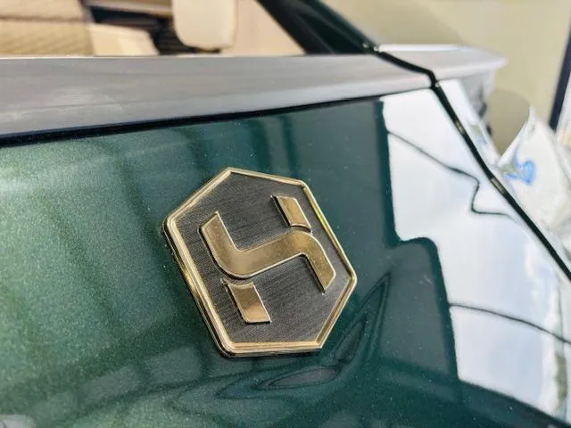 Slide: The Image of Harris CROWNE 250 2024 - 6