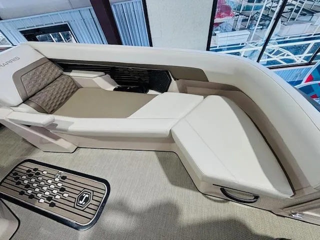 Slide: The Image of Harris CROWNE 250 2024 - 9