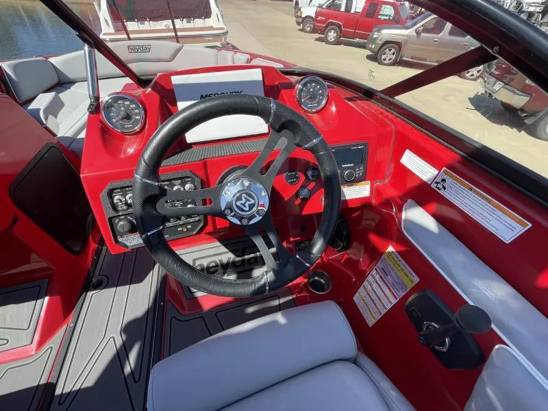 Slide: The Image of Heyday Wake Boats WT Surf 2024 - 7