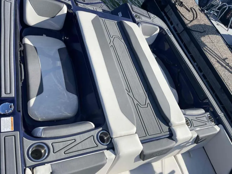 Slide: The Image of Heyday Wake Boats WT Surf 2024 - 13