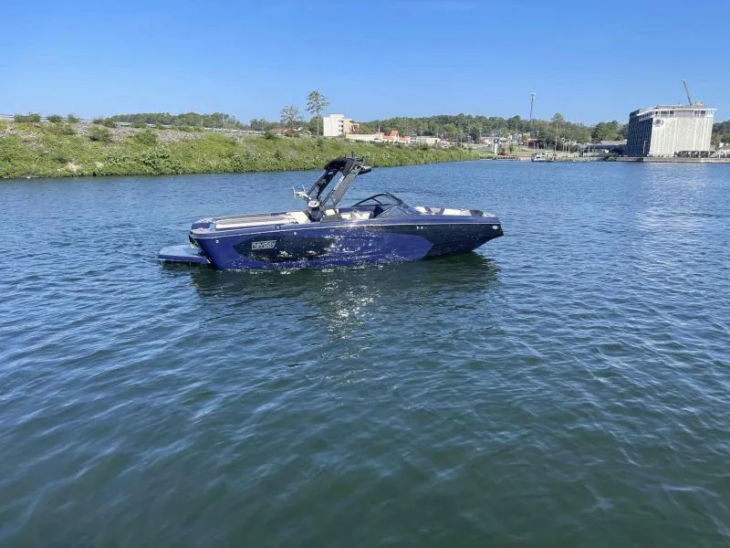 Slide: The Image of Heyday Wake Boats WT Surf 2024 - 4