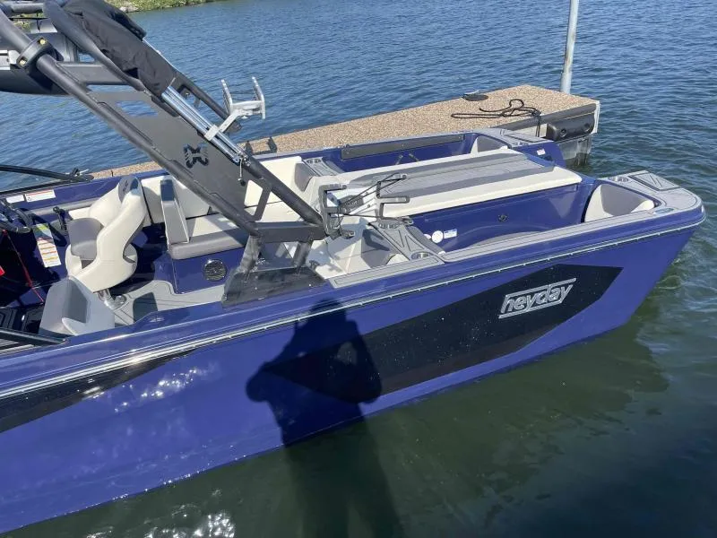 Slide: The Image of Heyday Wake Boats WT Surf 2024 - 8